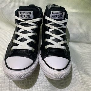 Unisex Black Leather Converse All Star Hi Tops size 6 men’s /8 women’s